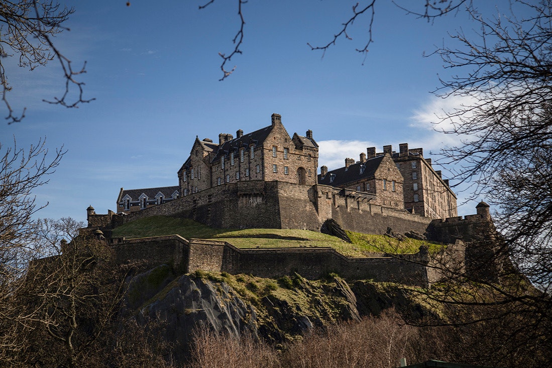 Edinburgh: Royal Mile Guided Walking Tour + Edinburgh Castle Fast Track Entry