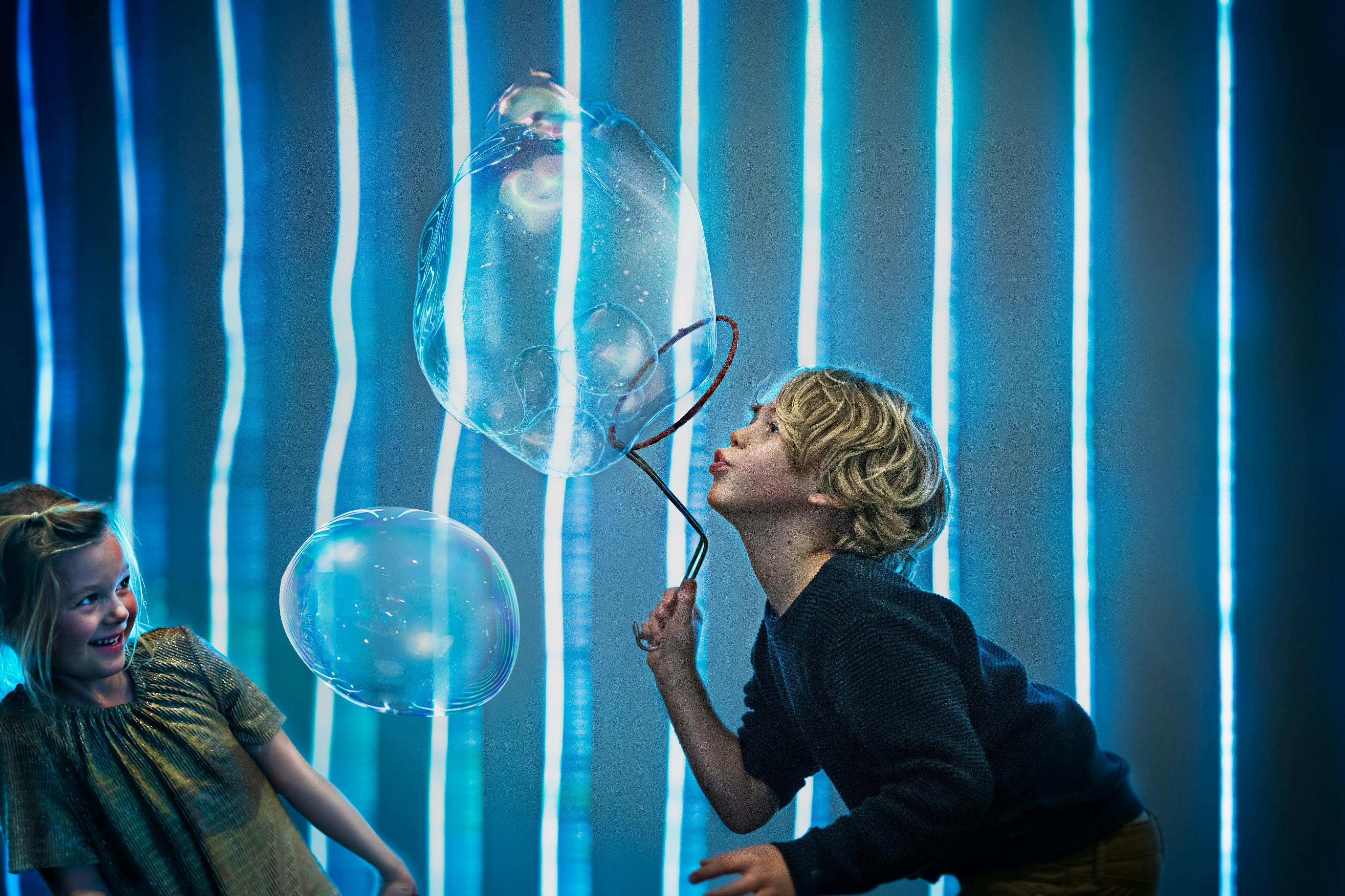 在The Bubblearium吹出令人惊叹的气泡