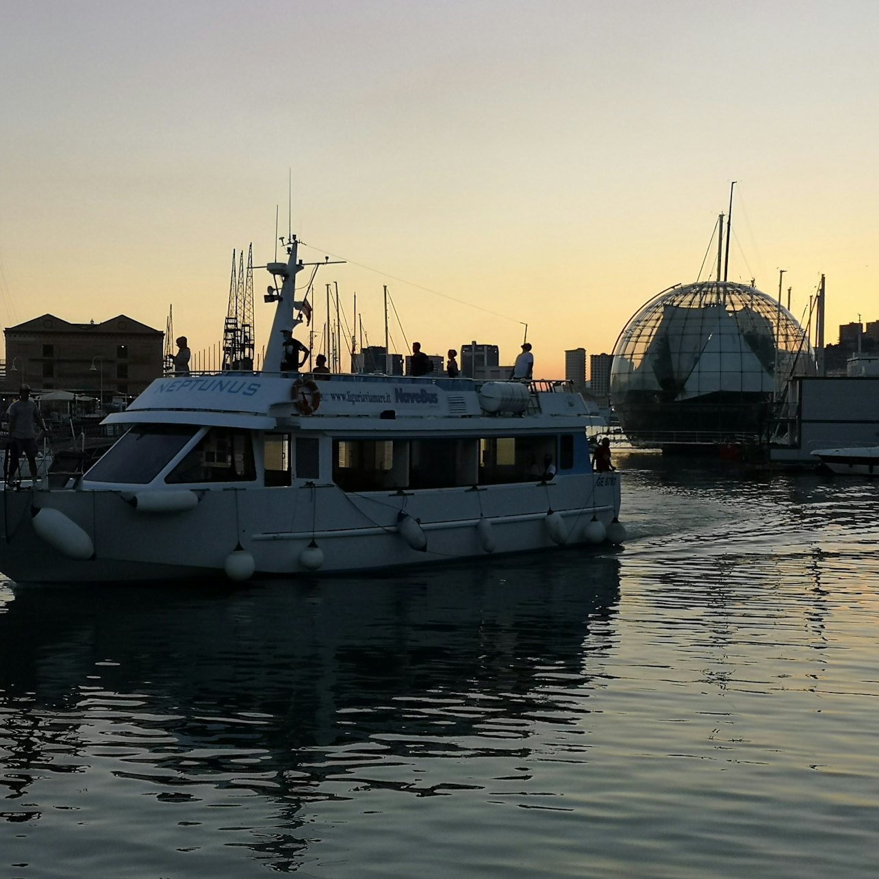 Visita del puerto de Génova en barco - Alojamientos en Genova