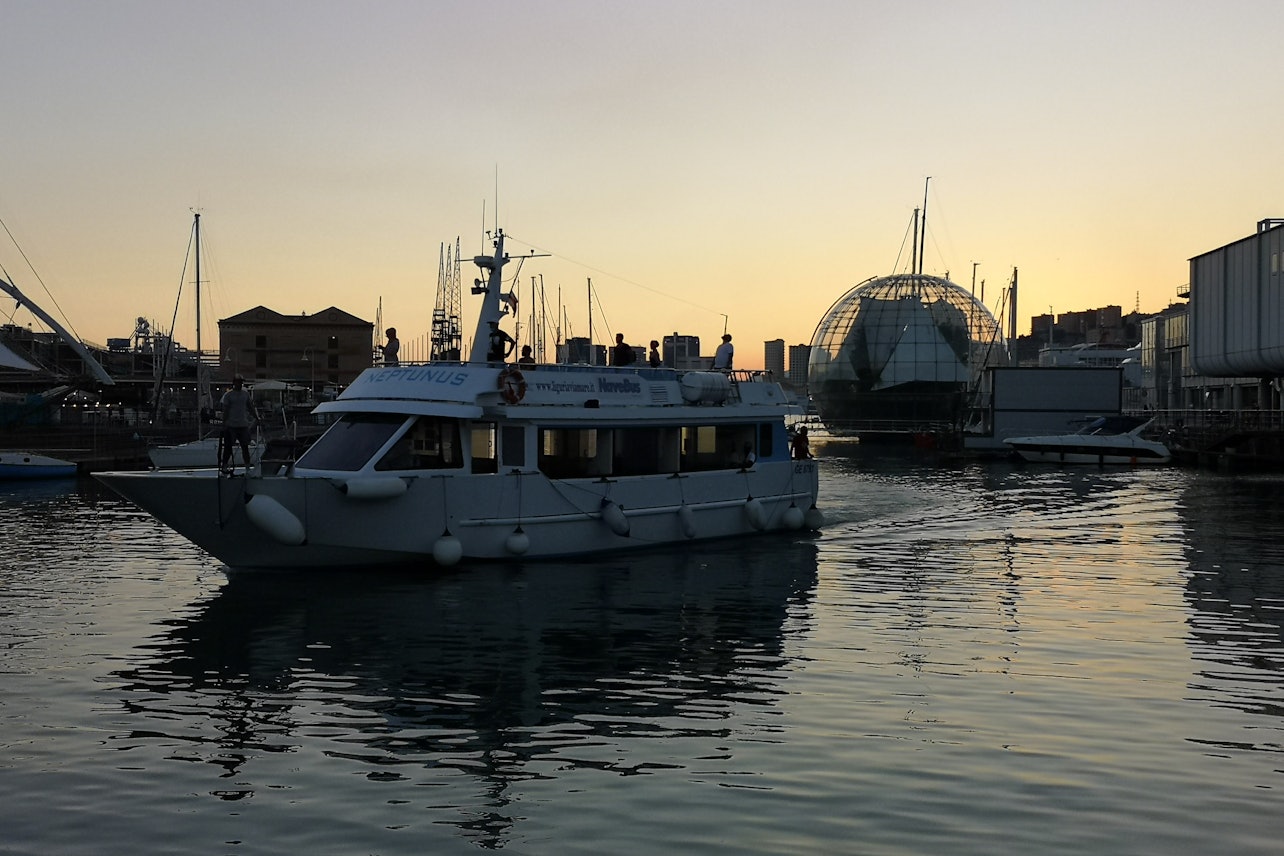 Passeio de barco pelo Porto de Gênova - Acomodações em Gênova