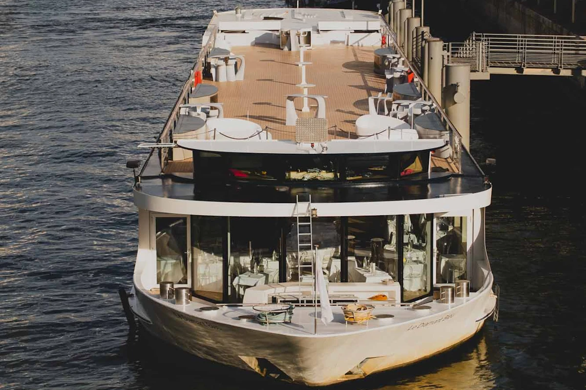 Seine River: 3-Course Dinner Cruise with Live Music by Diamant Bleu