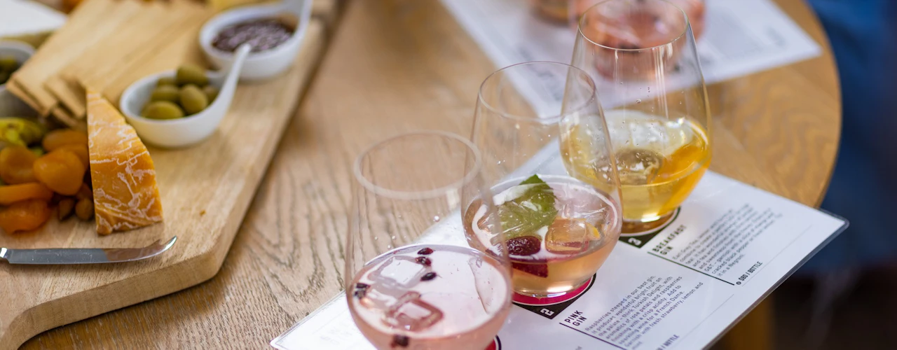 Destilados d'Arenberg: Visita Autoguiada + Cata de Vino y Ginebra