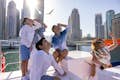 Bringen Sie die ganze Familie mit und genießen Sie die Aussicht auf die Dubai Marina.