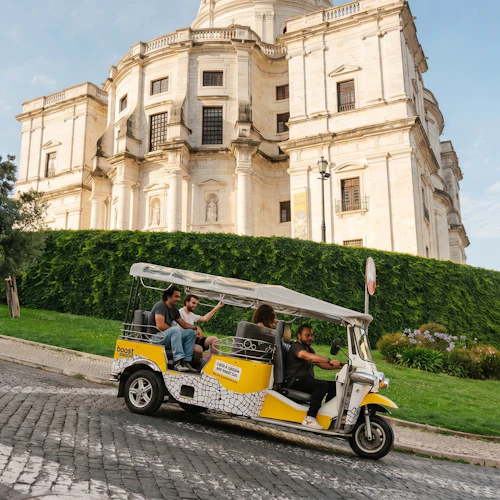 Passeio particular de 1,5 hora de Tuk Tuk pelo centro histórico e pela cidade de Lisboa - Photo 1