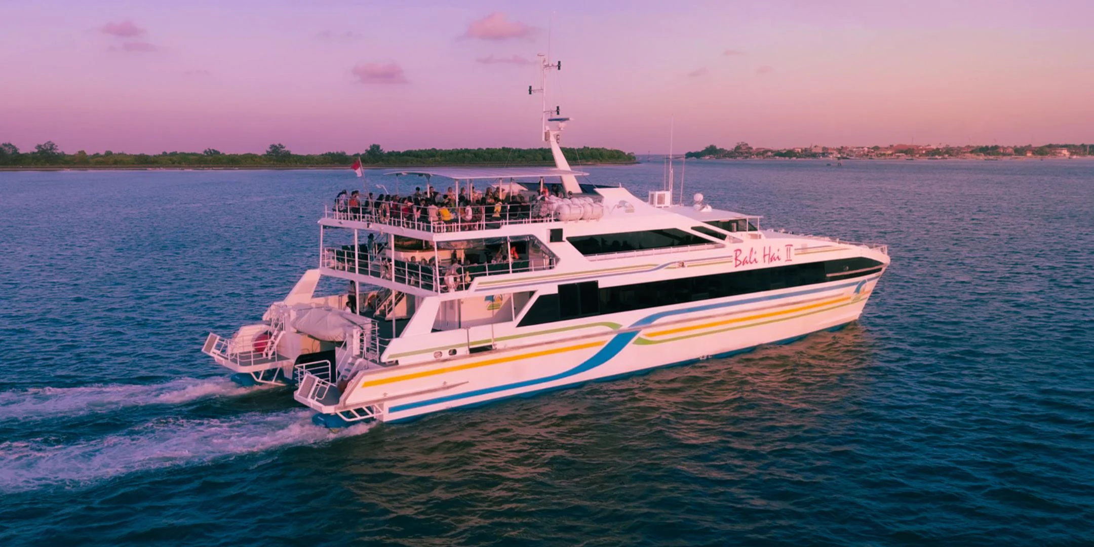 Bali: Sunset Dinner Cruise + Cabaret Show + Live Music