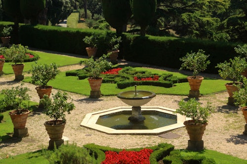 カステル・ガンドルフォの教皇庁庭園と宮殿(即日発券)