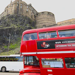 Vår underbara Routemaster under Edinburgh Castle