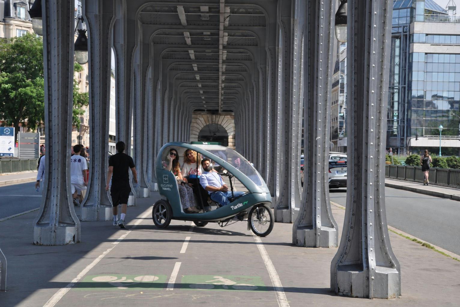 Paris: Private Rickshaw Tour + Transfers