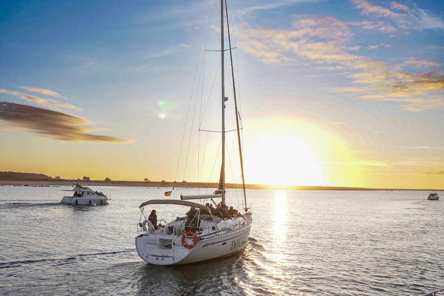 Passeio turístico de barco pelo Rio Douro no Porto