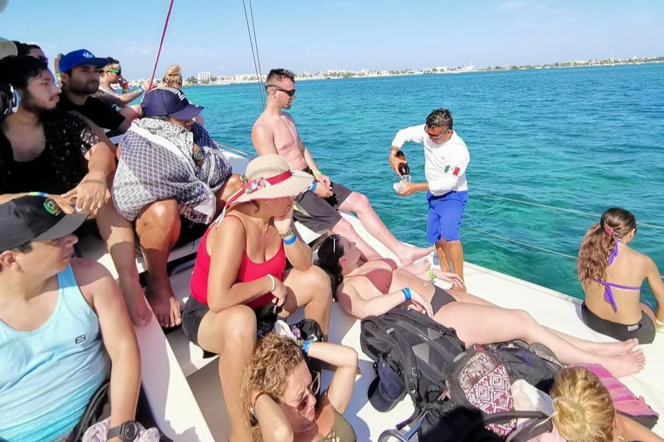 Isla Mujeres双体船之旅