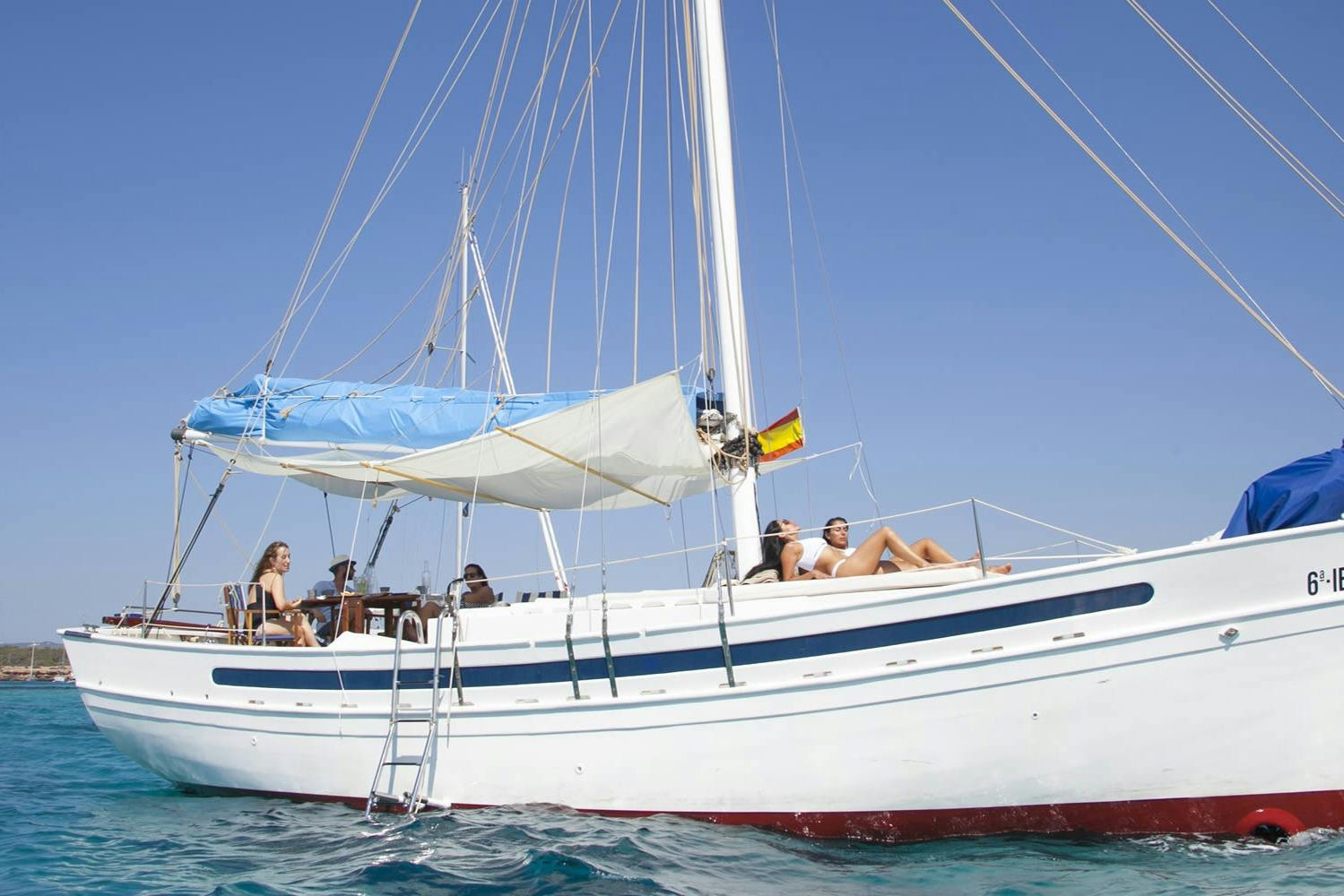 伊维萨岛甲板帆船游艇