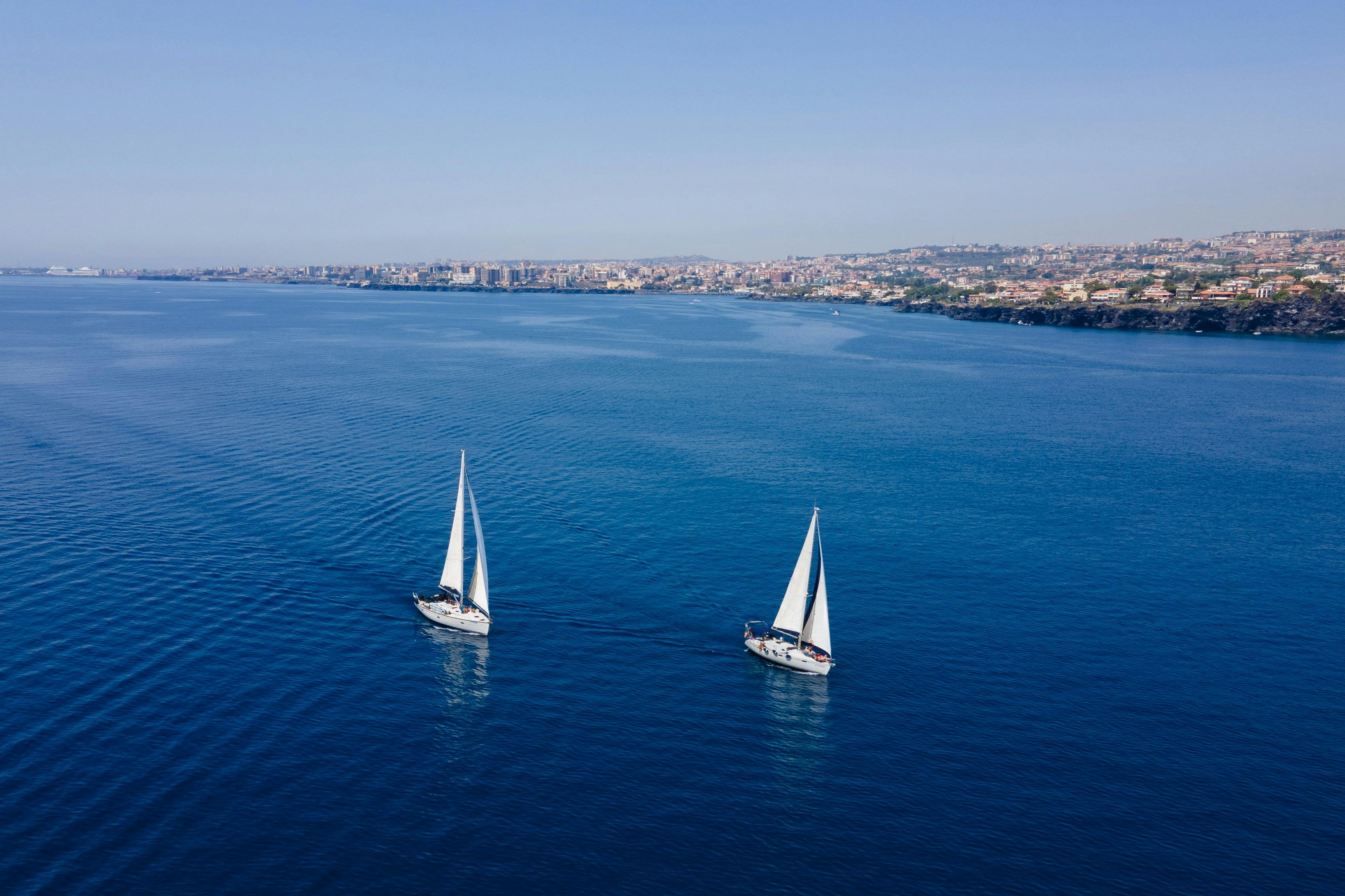 Dvojité plachetnice plachtění