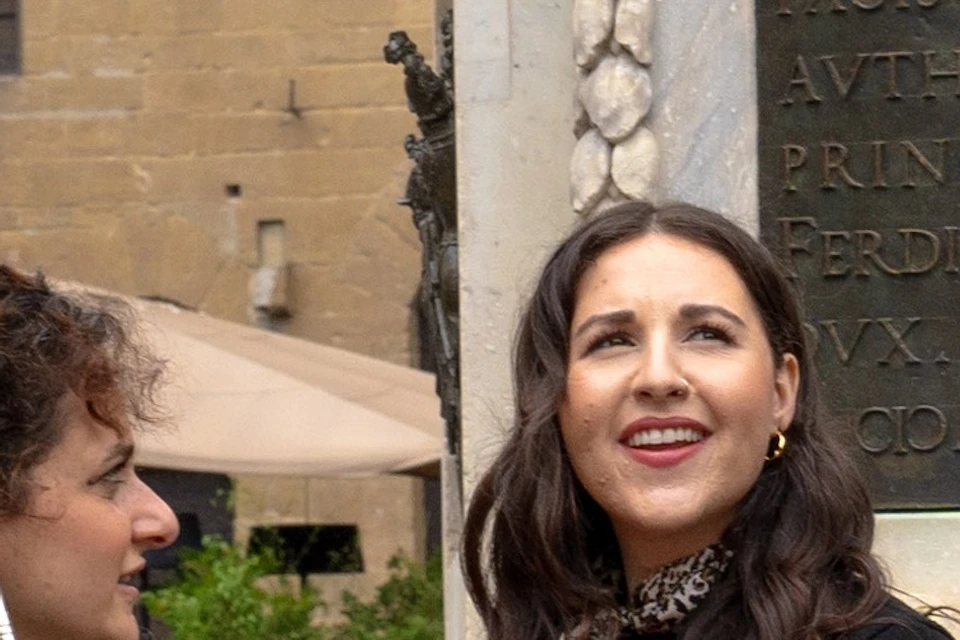 Meet your guide in piazza della Signoria - where a perfect blend of history, art, and lively atmosphere awaits.