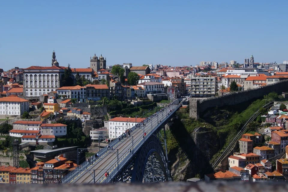 Porto: Guided Walking Tour + Livraria Lello Fast Track Entry