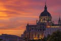 Kungliga slottet i Madrid i solnedgången