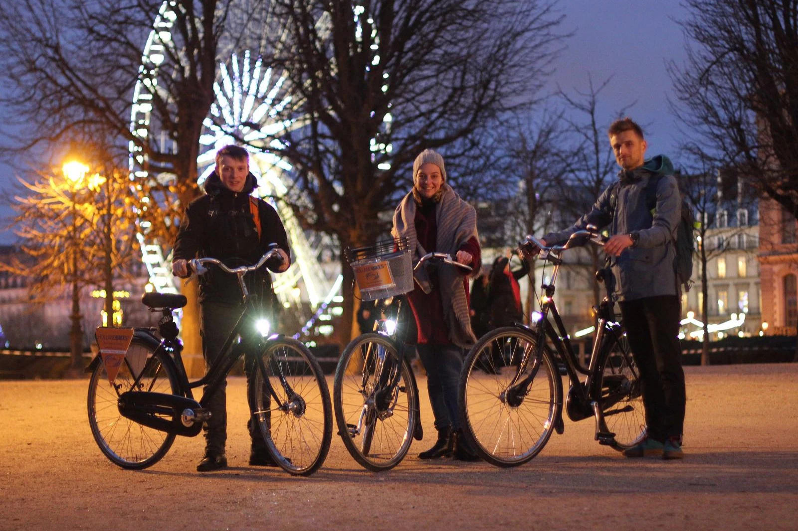 Paris: Guided Night Bike Tour