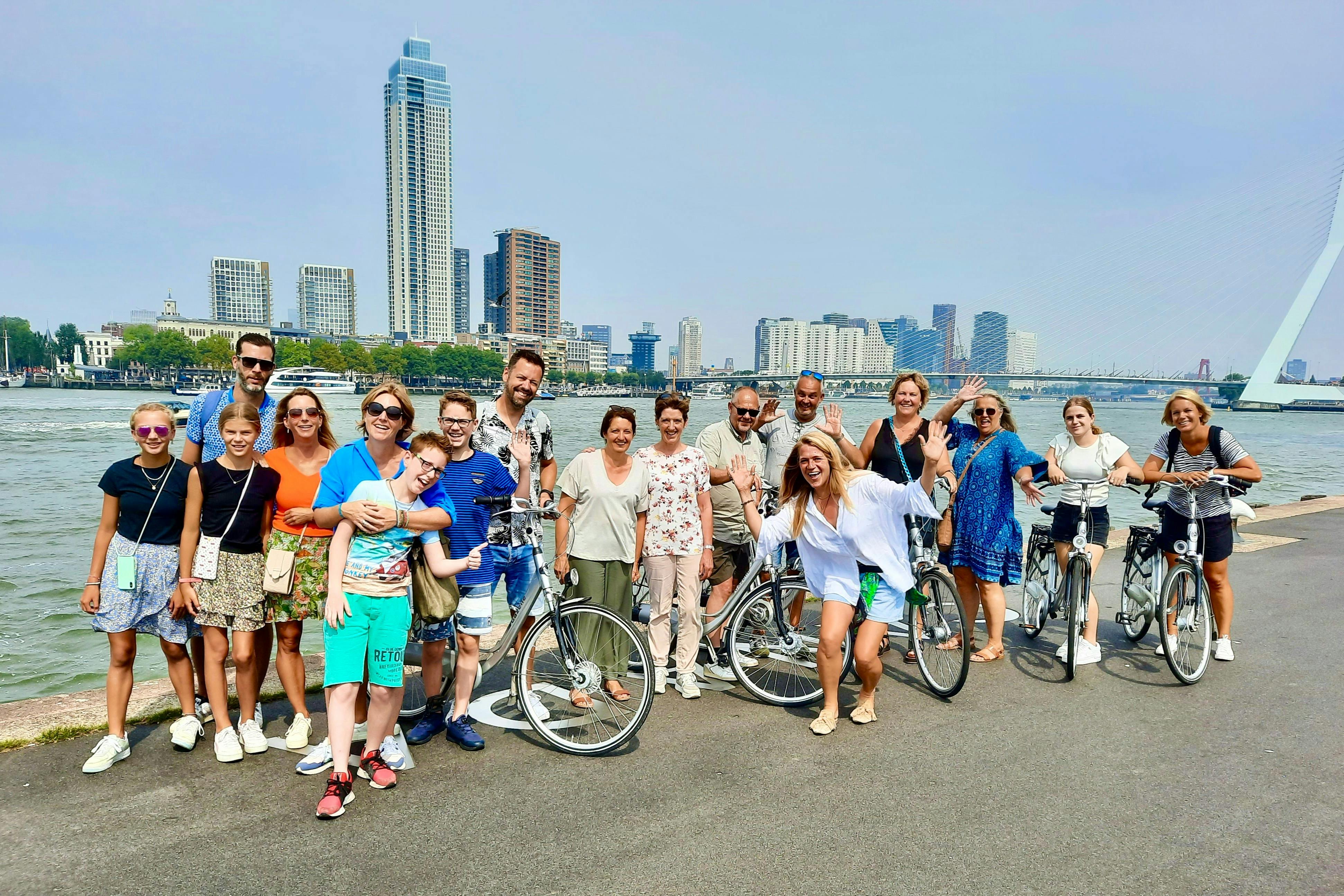 Útulná skupina s průvodcem na nábřeží