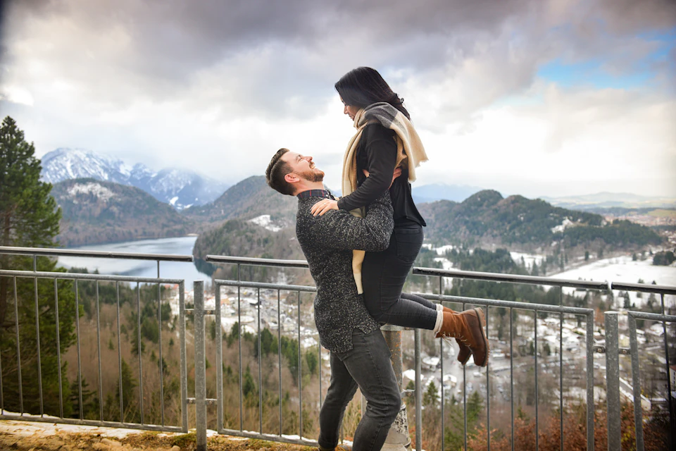 I will show you unique spots with the fantastic view of the castle and there we will have our photo session.