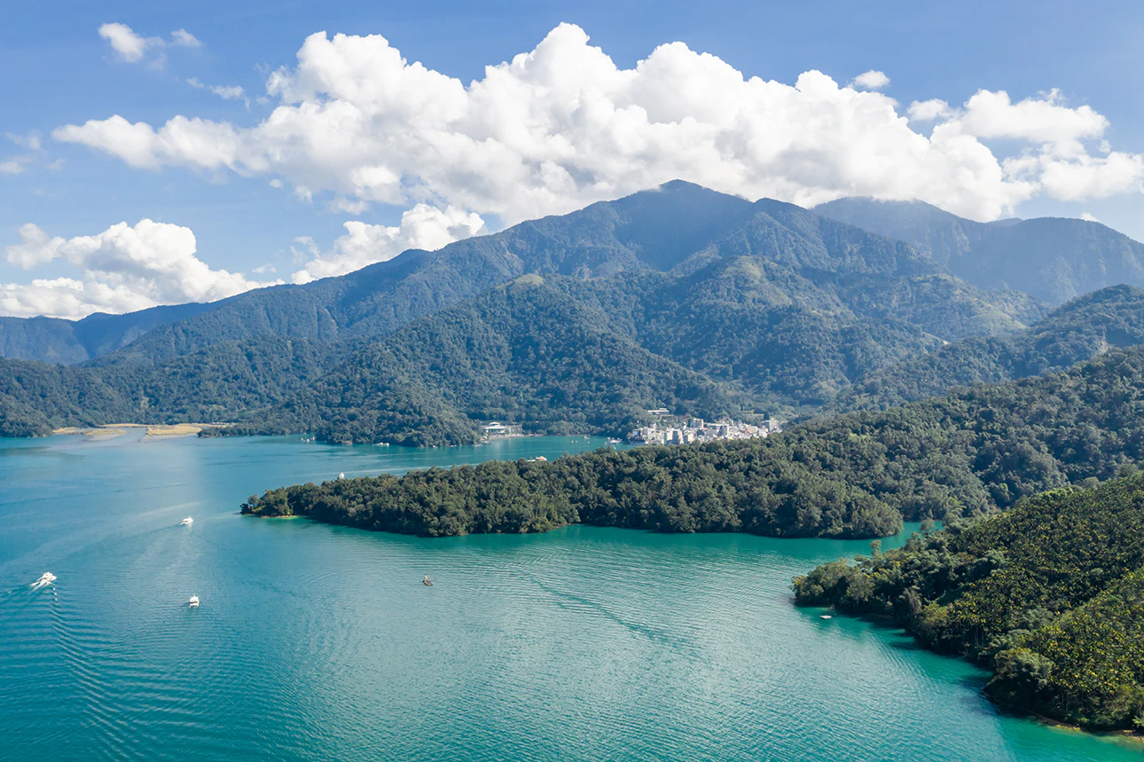 Sun Moon Lake & Ropeway: Lake Cruise + Bike Rental