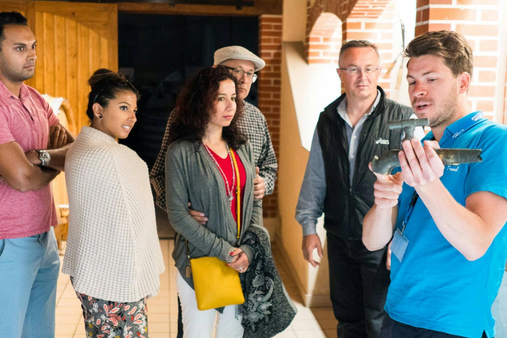 와인 도구에 대해 설명하는 가이드