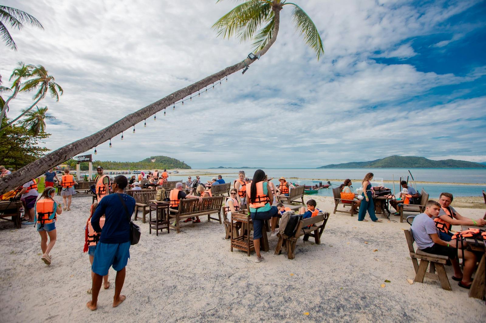 Tan & Pig Islands: Guided Speedboat Tour from Koh Samui + Pink Dolphin Spotting