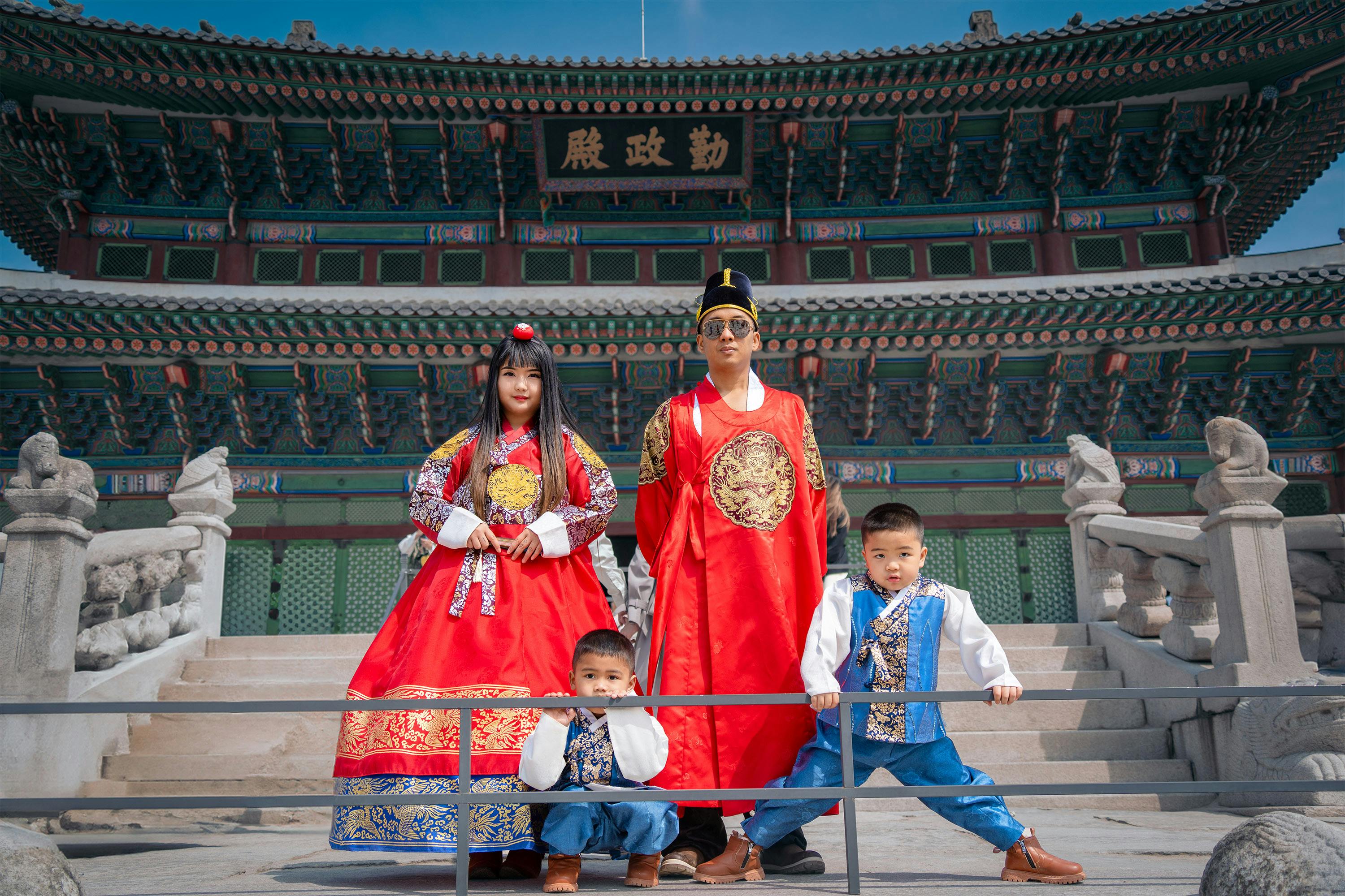 Daehan Hanbok: Gyeongbokgung Hanbok Rental & Photoshoot Experience - Photo 34