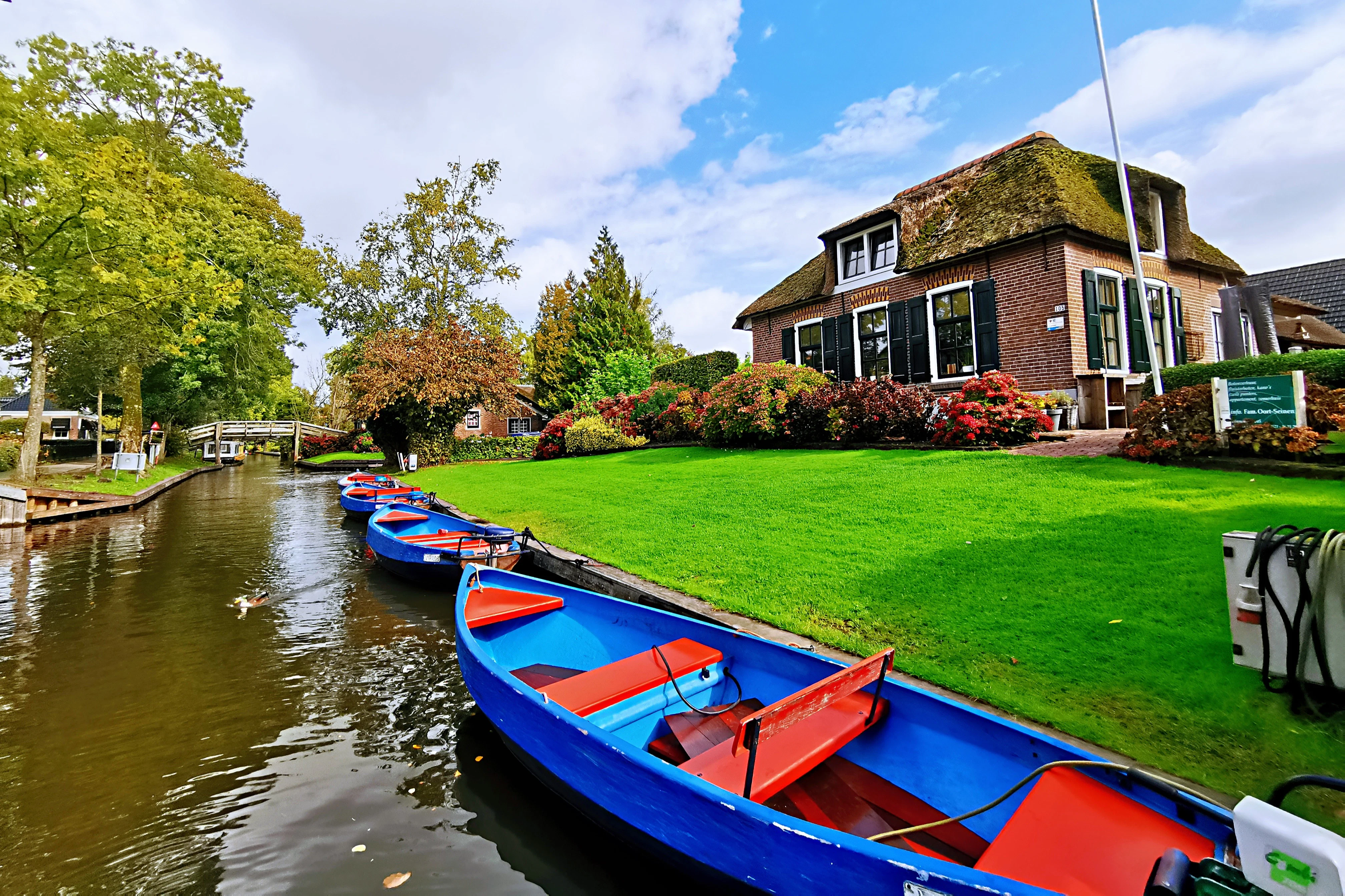 Giethoorn, Afsluitdijk & Zaanse Schans: Day Trip from Amsterdam