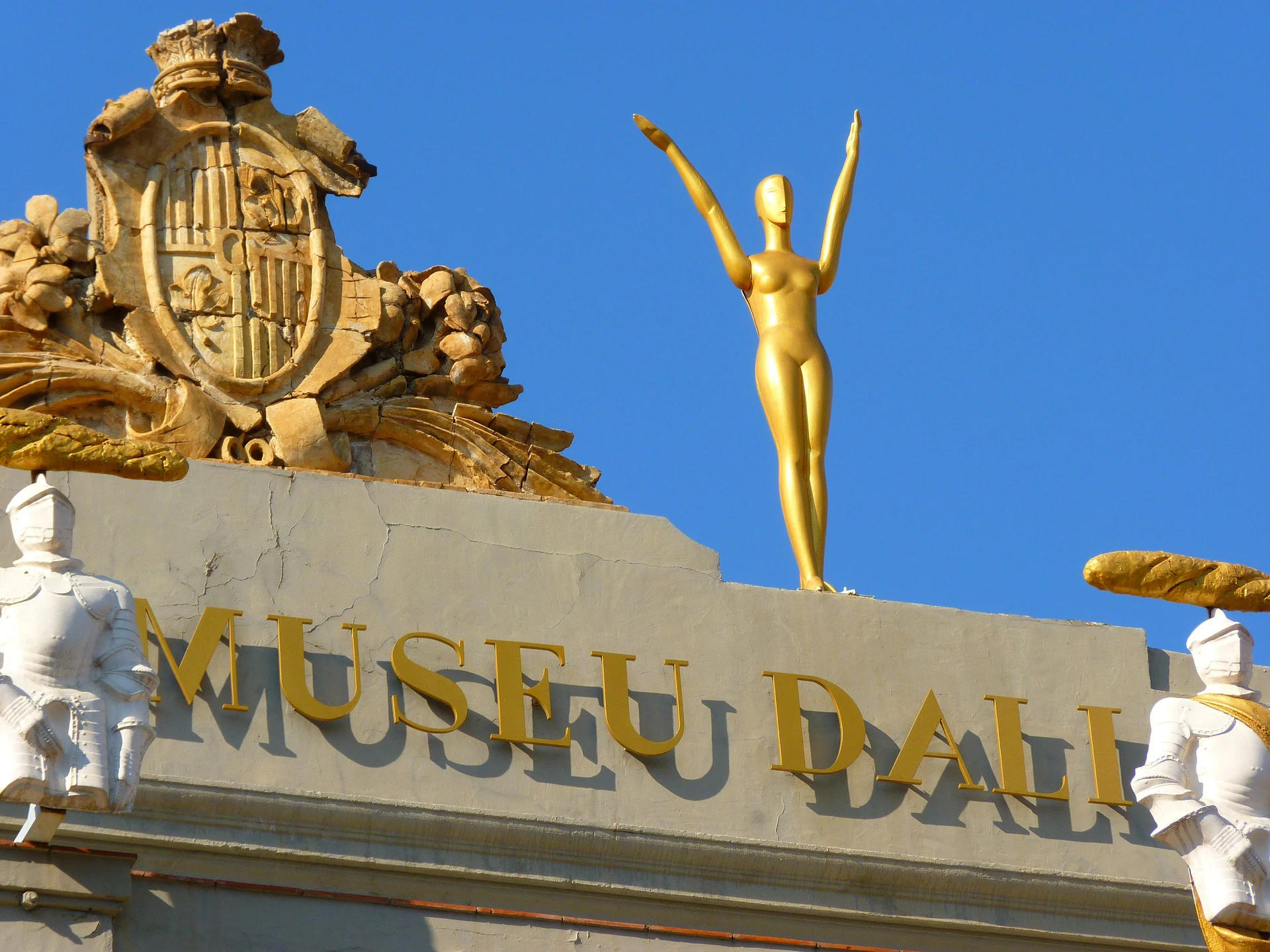 Teatro e Museu Dalí: bilhete de entrada + tour guiado