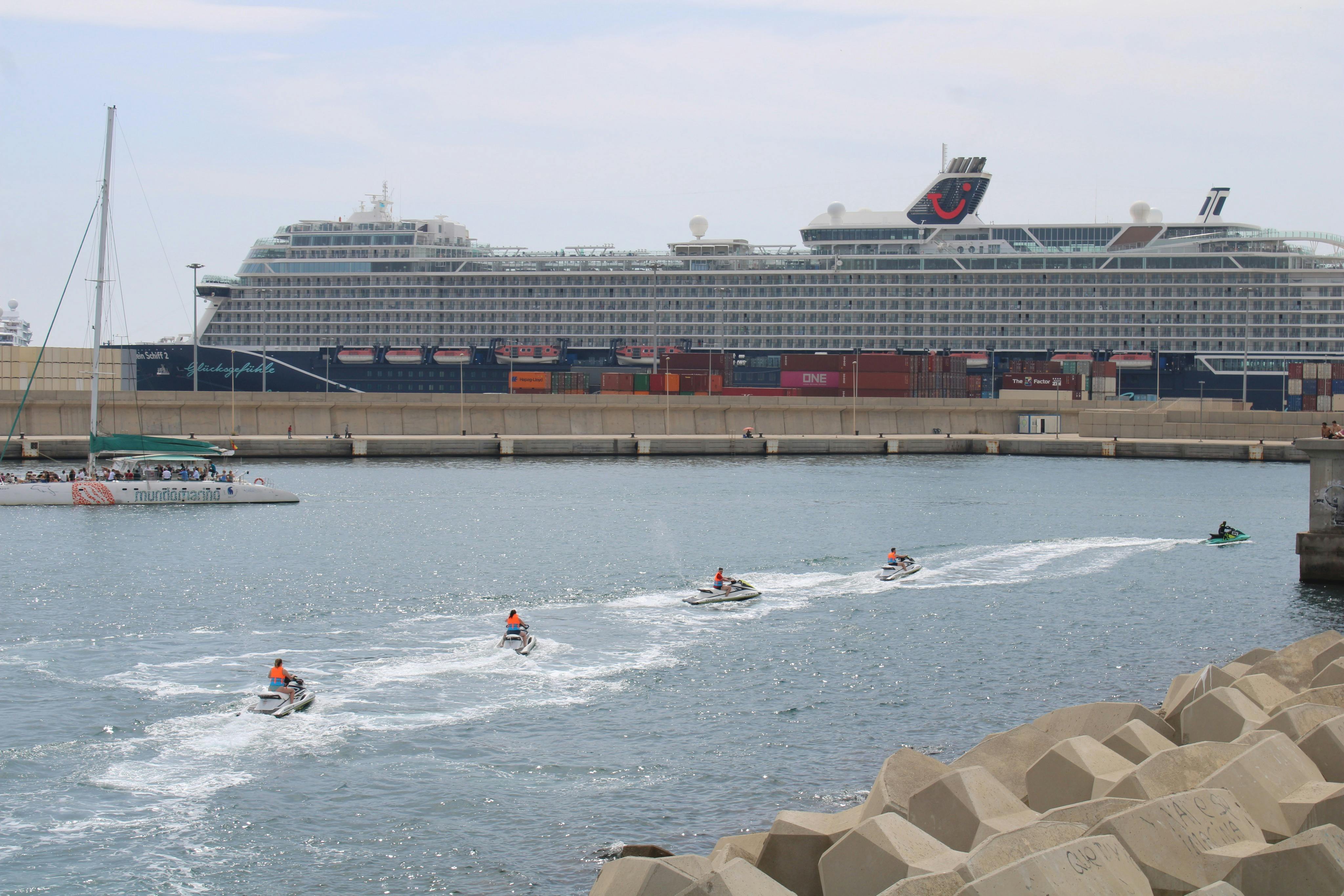 Vstupní/přístavní otvor ve Valencii.