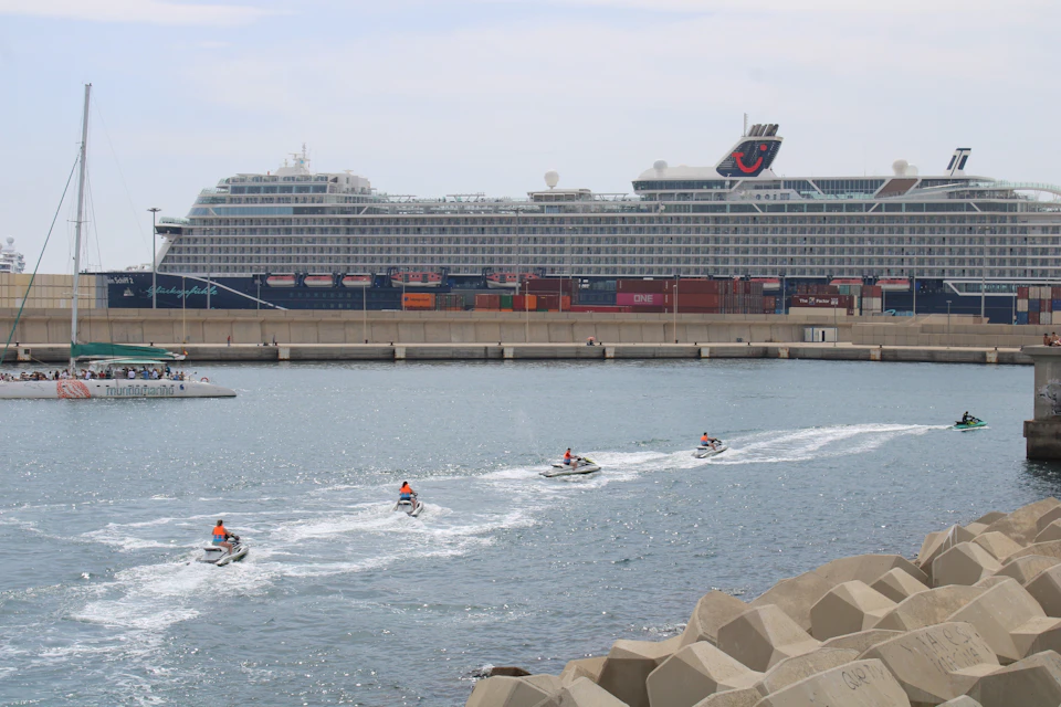 Entrance/port mouth of Valencia.