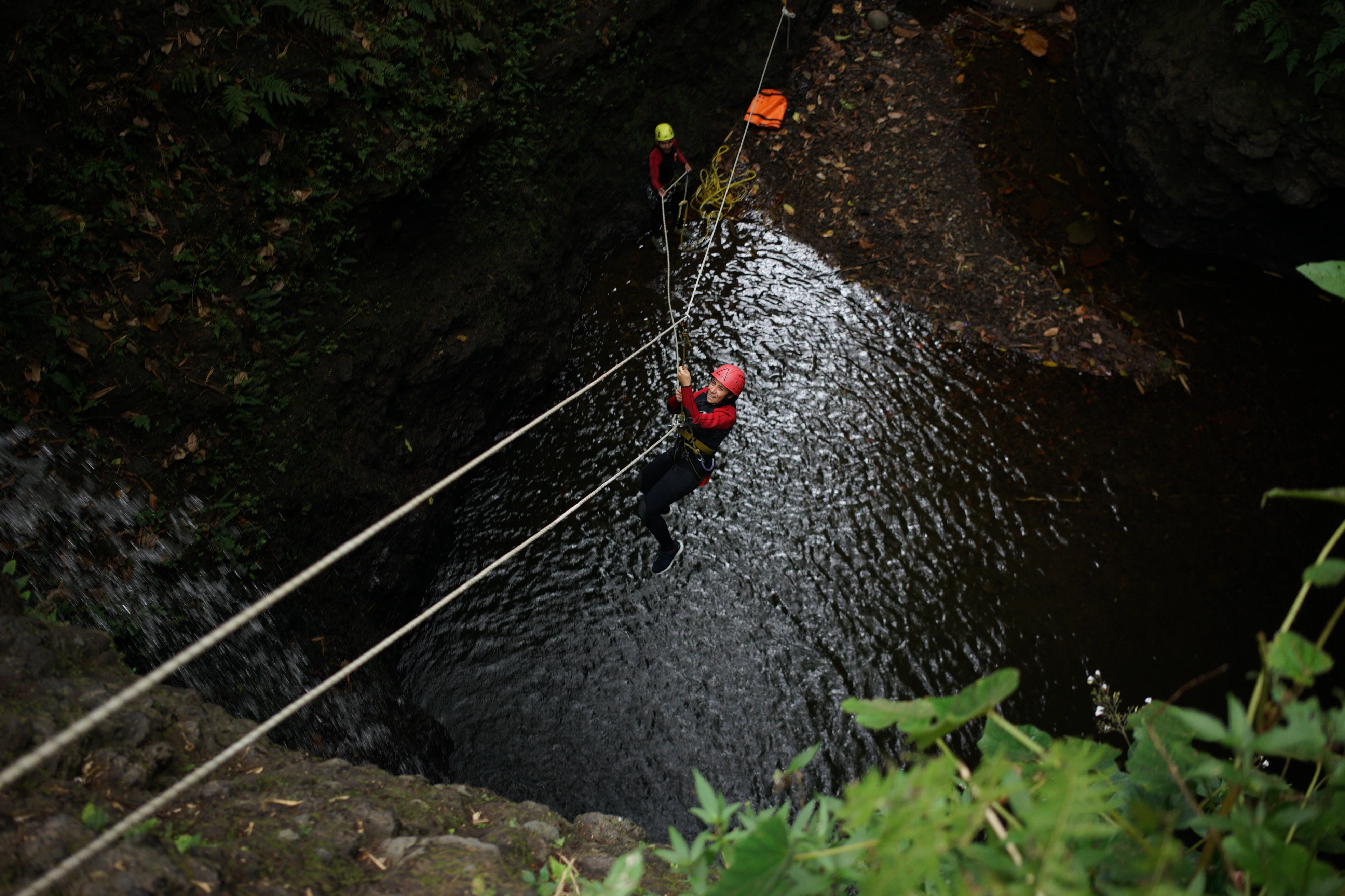 Bali: Canyoning + Transfer with Breakfast and Lunch