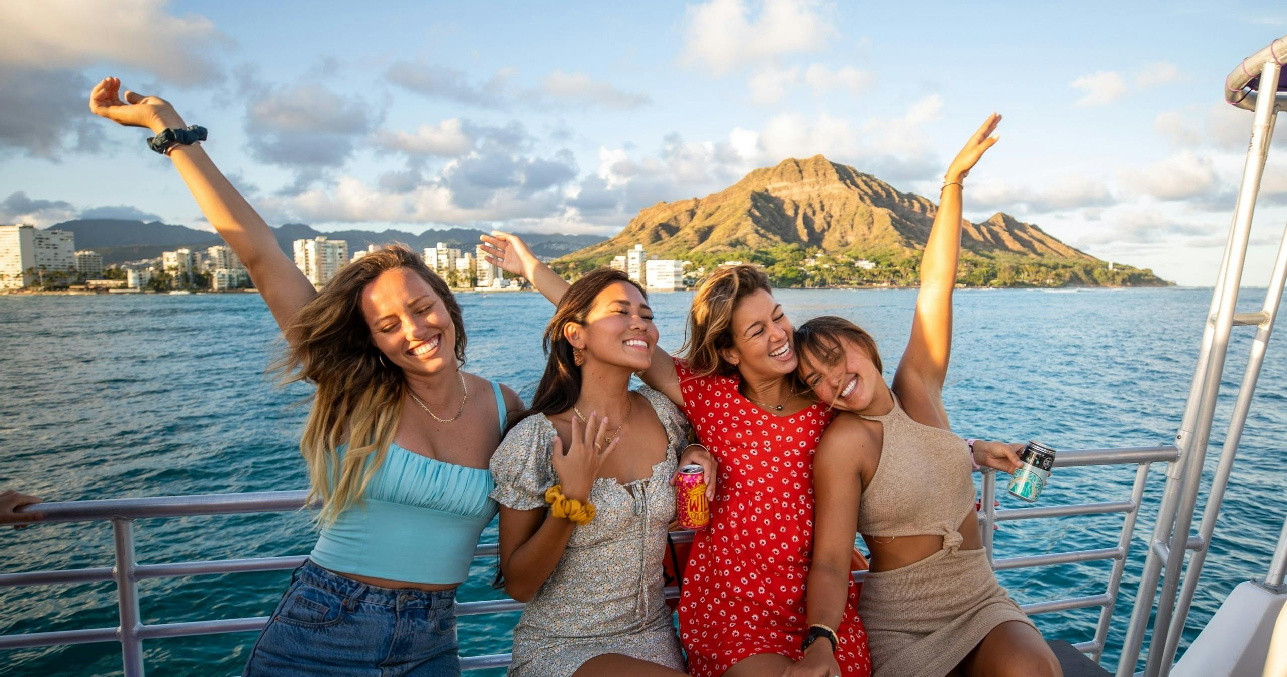 Waikiki : Croisière alcoolisée avec DJ — 7