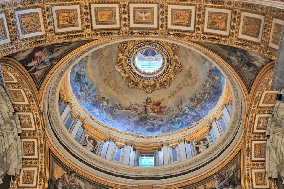 Interni della Basilica di San Pietro