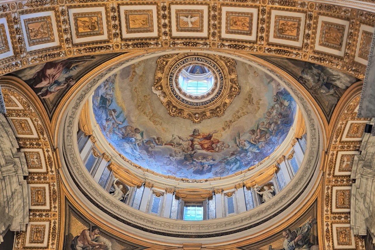 Basílica de San Pedro, Plaza y Grutas Papales: Visita guiada matinal - Alojamientos en Roma
