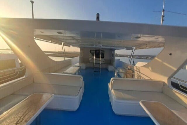 ηλιοβασίλεμα επί του σκάφους-Μάρσα-Μουμπάρακ