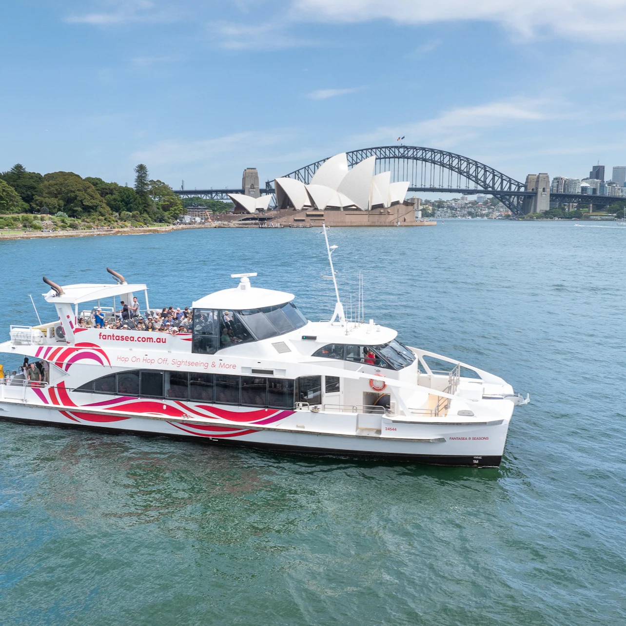 Sydney Harbour: Sightseeing Cruise in Sydney β Tiqets