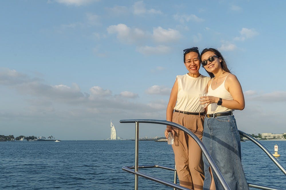 时尚帆船之旅：豪华与冒险相遇的游艇巡游"