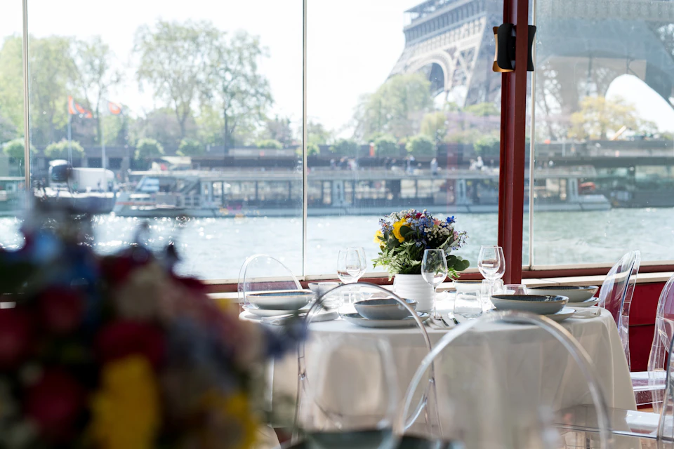 Say Hi to the Eiffel Tower !