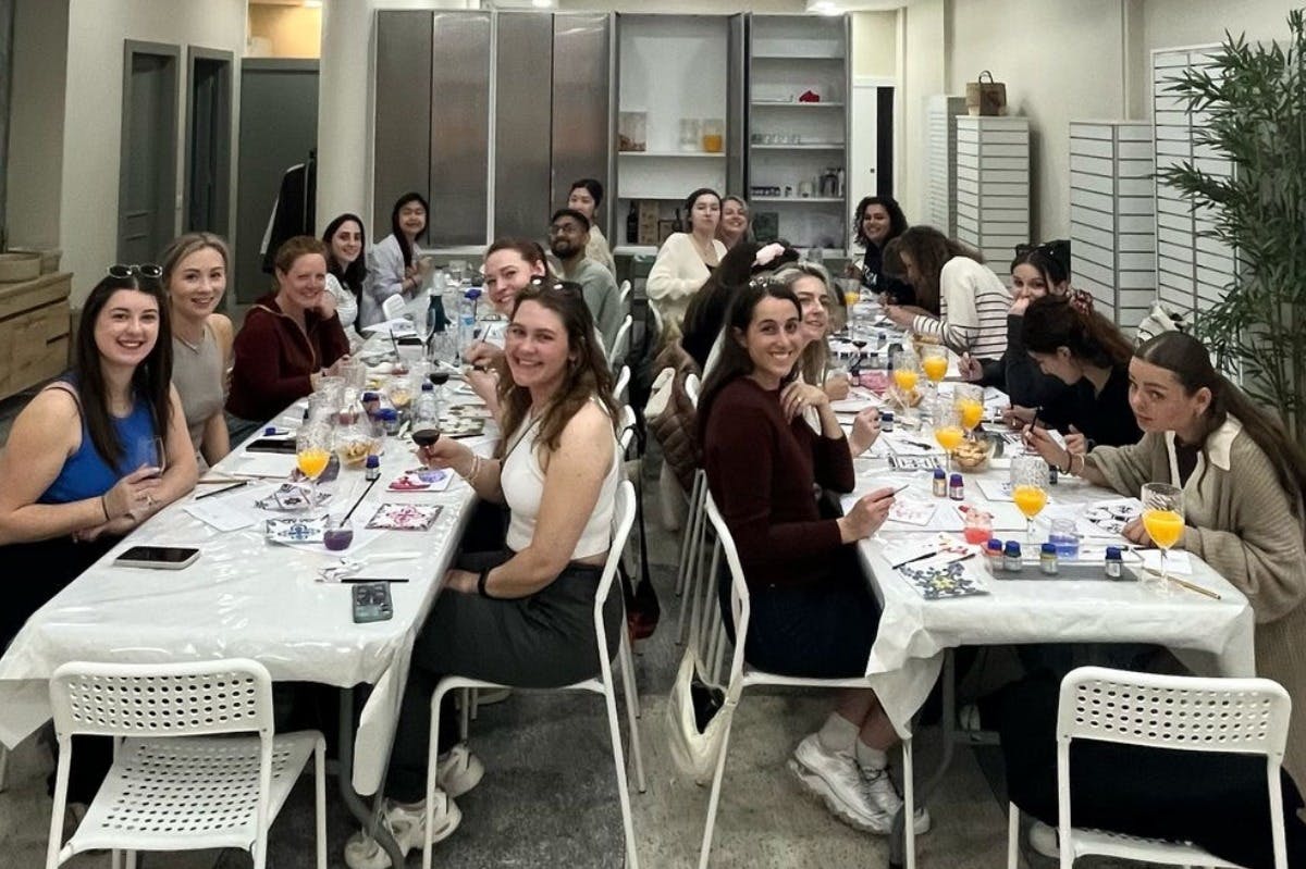 Εμπειρία ζωγραφικής πλακιδίων στο Domus Arte