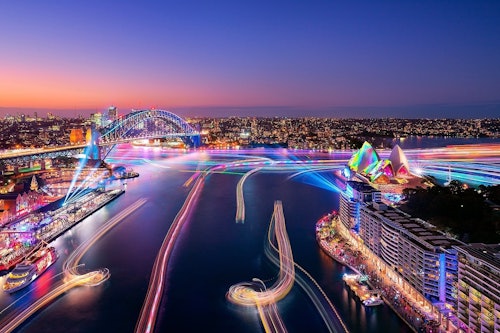 Sydney Harbour: 1-Hr Vivid Sightseeing Cruise