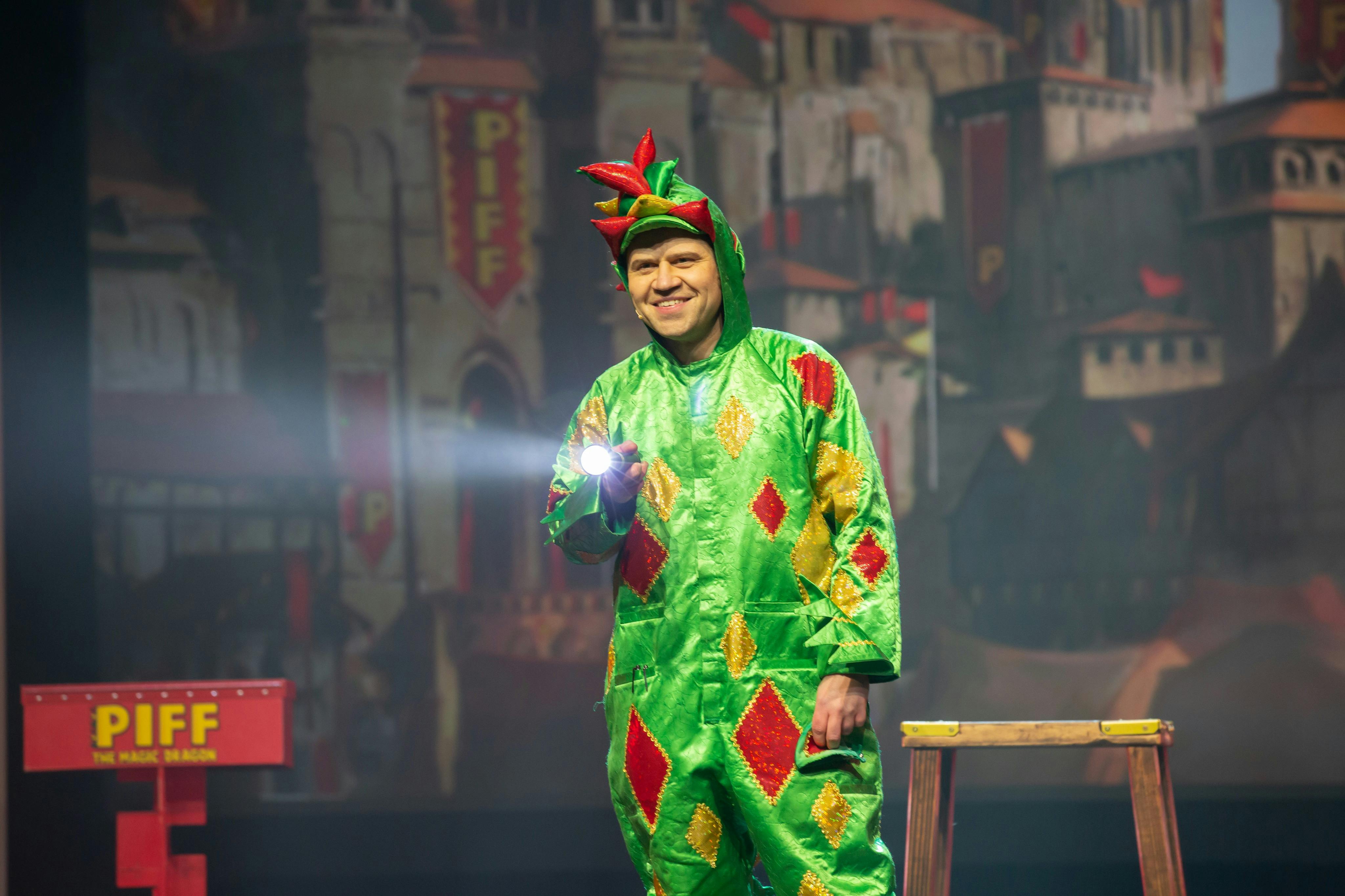 Flamingo Las Vegas: Piff the Magic Dragon