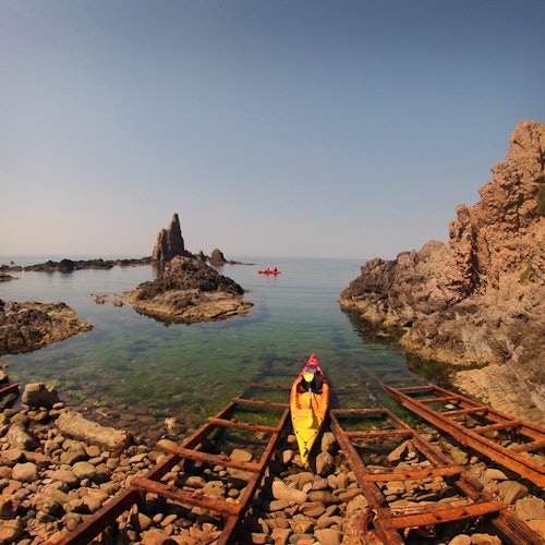 Cabo de Gata: Aventura en kayak por los acantilados