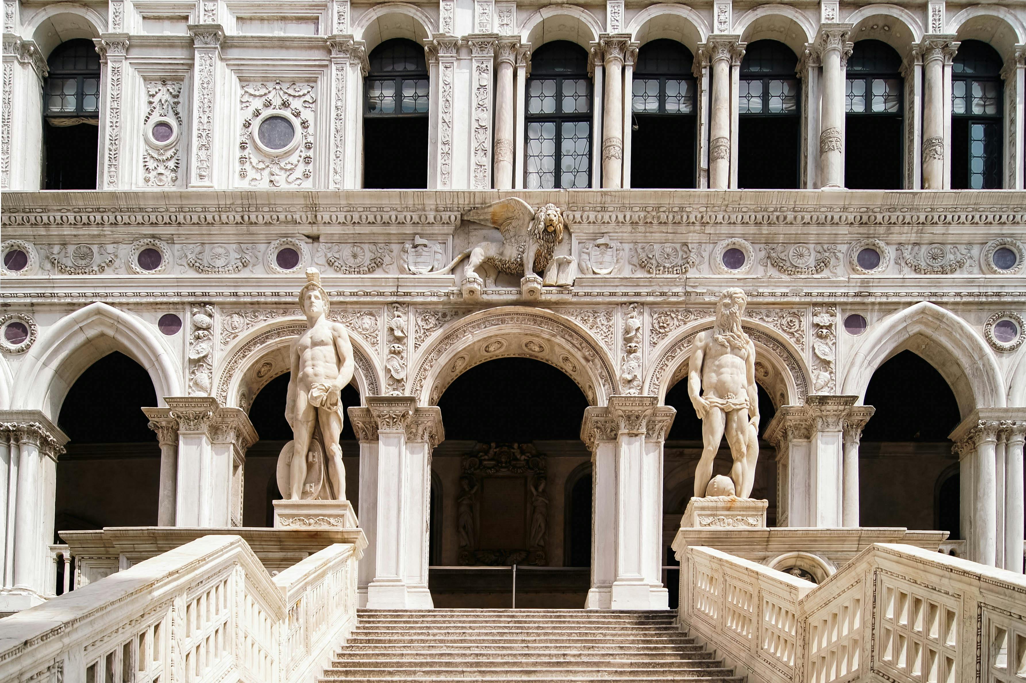 Scala di marmo di Palazzo Ducale