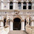 Escadas de mármore do Palácio Ducal