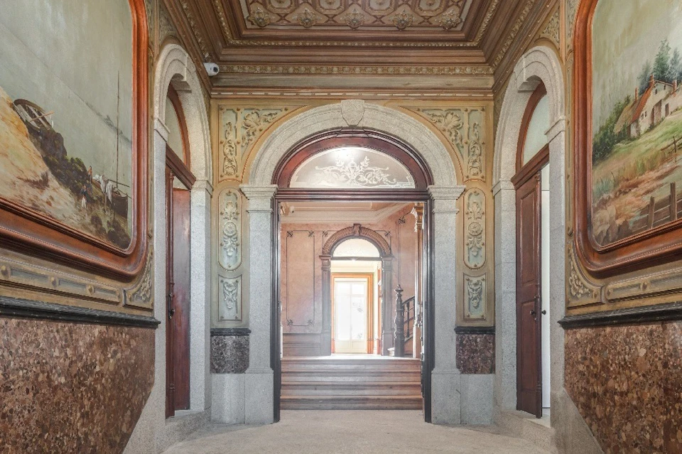 The beautiful house where the show takes place