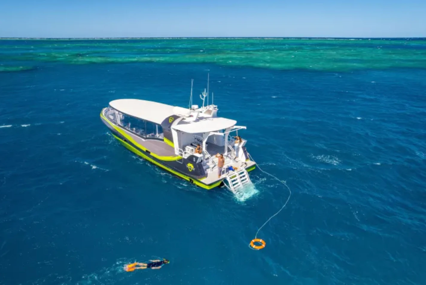 Outer Great Barrier Reef & Whitehaven Beach: Guided Snorkelling Tour from Airlie