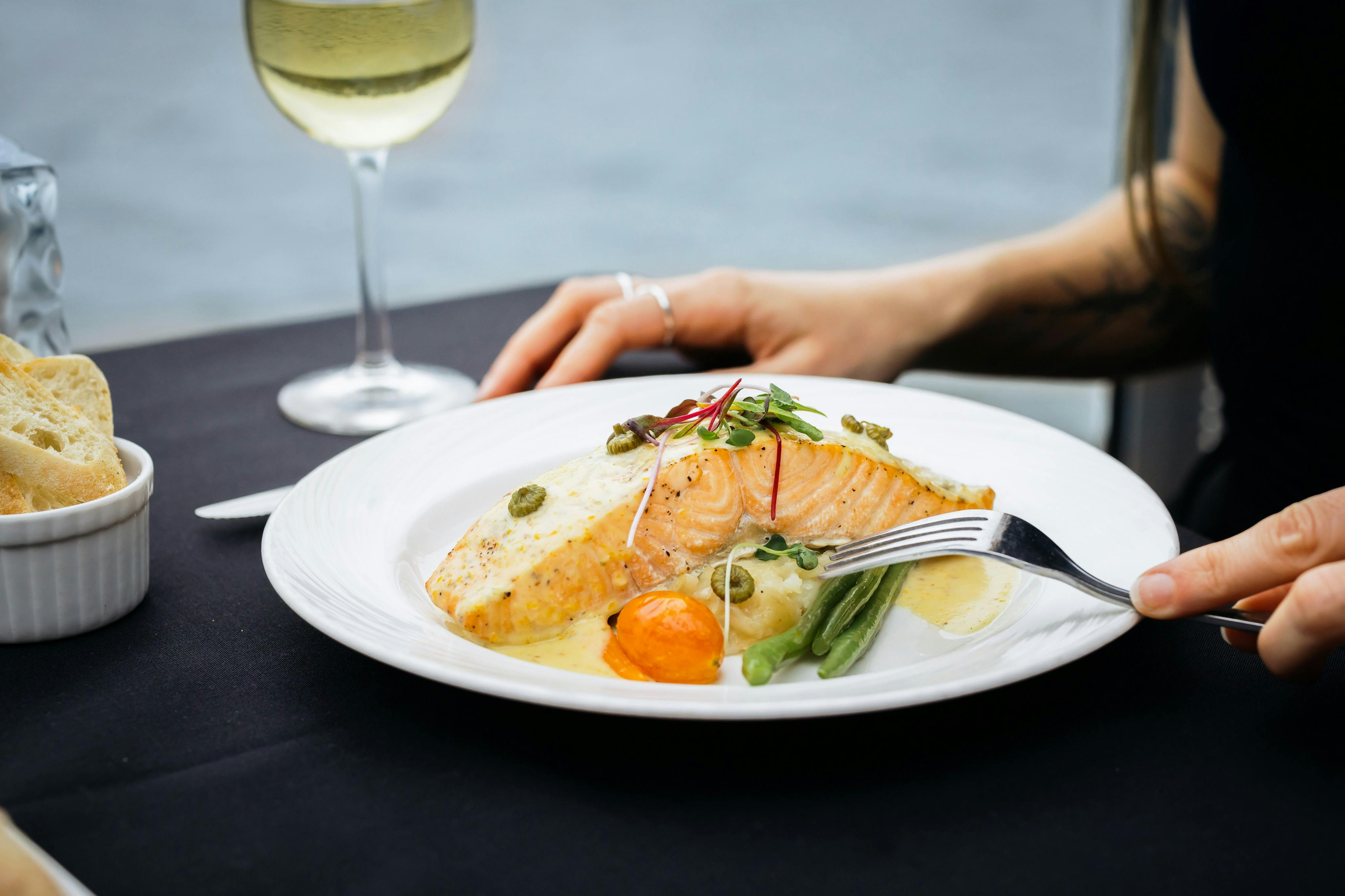 Quebec City: 3-Course Sightseeing Dinner Cruise 4