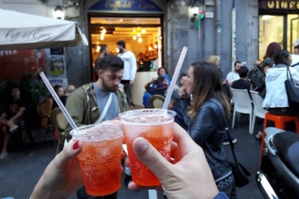 Drinks for everyone - You can walk around with it in Napoli