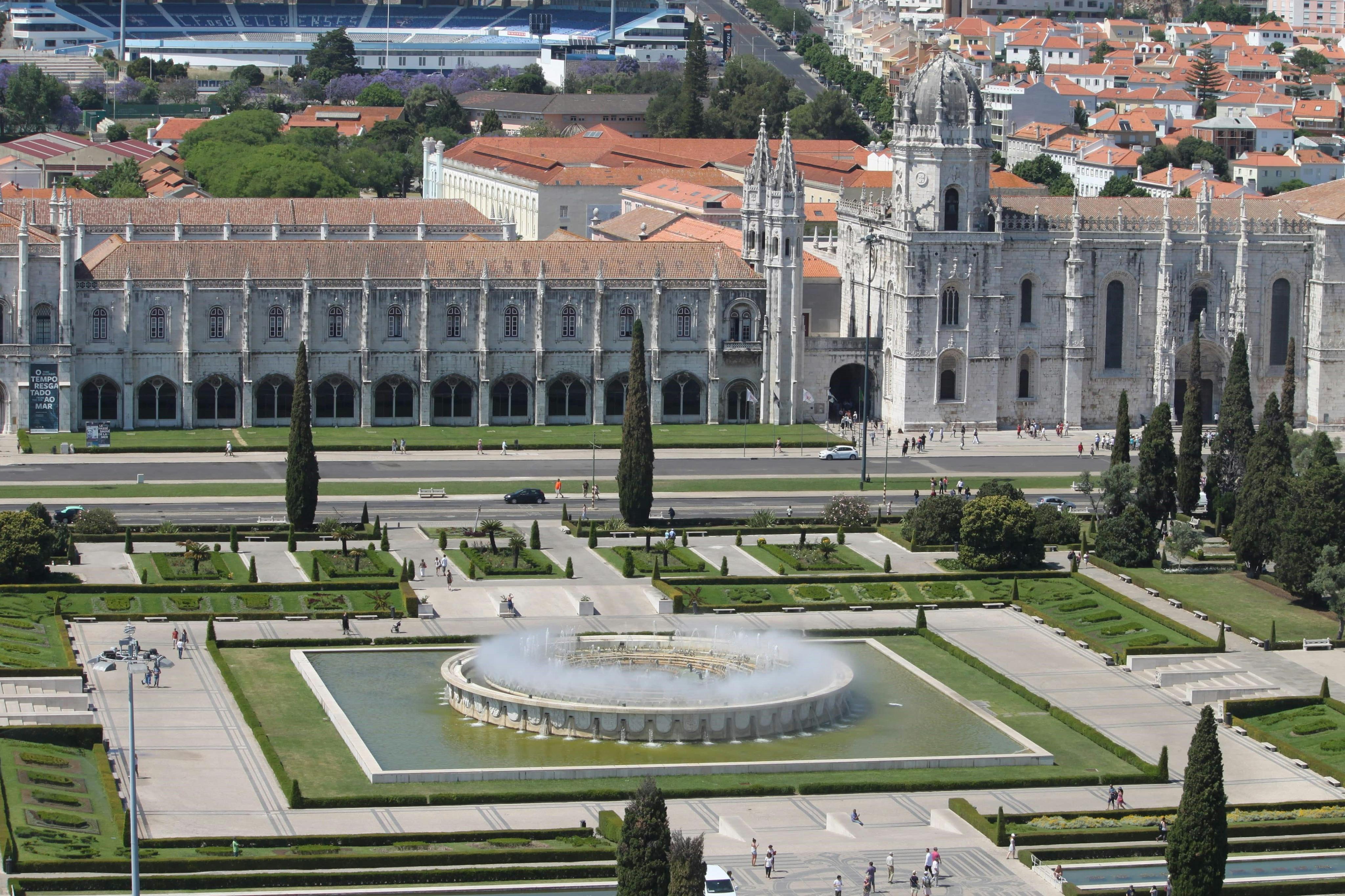 "Mosteiro dos Jerónimos"和"Jardim da Praça do Império"