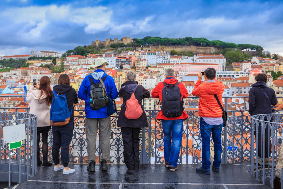 Travelers admiring the Saint George Castle